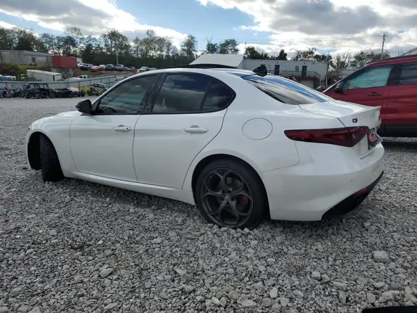ZARFANBN7K7610572 2019 ALFA ROMEO GIULIA - Image 2