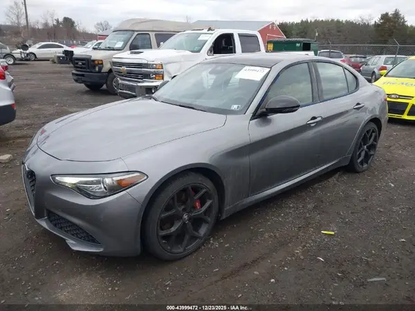ZARFANBN7L7633075 2020 ALFA ROMEO GIULIA - Image 2