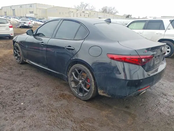 ZARFANBN7M7645034 2021 ALFA ROMEO GIULIA - Image 2