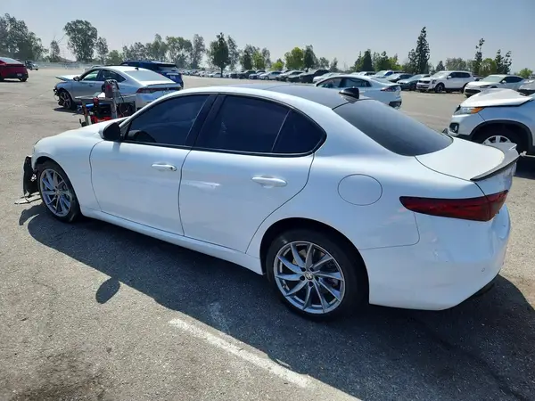 ZARFANBN7N7656813 2022 ALFA ROMEO GIULIA - Image 2