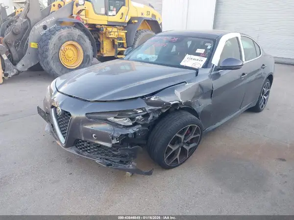 ZARFANBN8M7645415 2021 ALFA ROMEO GIULIA - Image 2