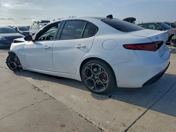 ZARFANBN8P7671338 2023 ALFA ROMEO GIULIA - Image 2