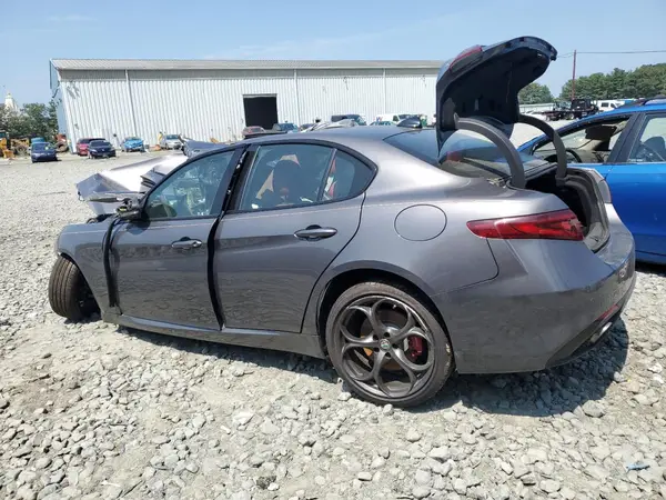 ZARFANBN9K7609438 2019 ALFA ROMEO GIULIA - Image 2