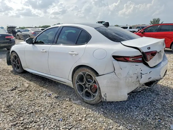 ZARFANBN9M7640918 2021 ALFA ROMEO GIULIA - Image 2