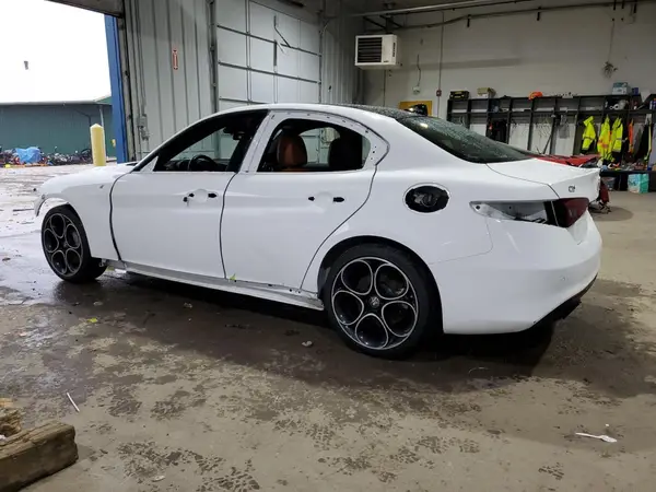 ZARFANBN9N7652729 2022 ALFA ROMEO GIULIA - Image 2