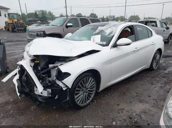 ZARFANBNXK7603700 2019 ALFA ROMEO GIULIA - Image 2