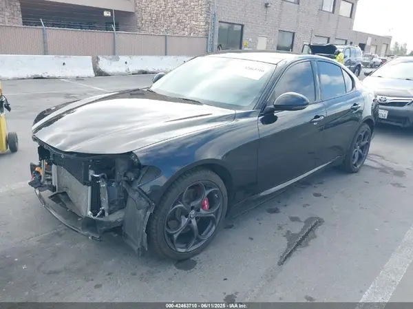 ZARFANBNXK7604992 2019 ALFA ROMEO GIULIA - Image 2