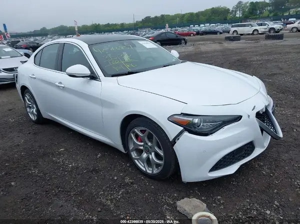 ZARFANBNXK7606323 2019 ALFA ROMEO GIULIA - Image 1