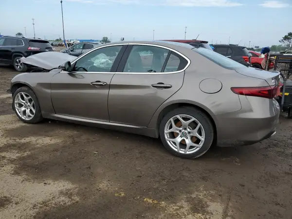 ZARFANBNXK7615801 2019 ALFA ROMEO GIULIA - Image 2