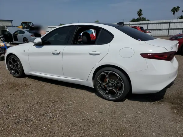 ZARFANBNXN7665165 2022 ALFA ROMEO GIULIA - Image 2