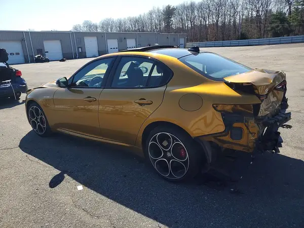 ZARFANBNXP7670787 2023 ALFA ROMEO GIULIA - Image 2