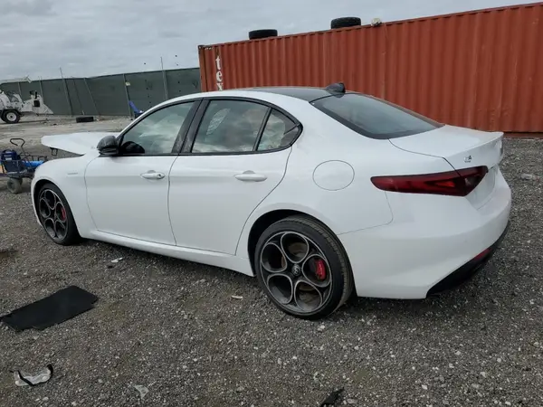ZARFANBNXP7670966 2023 ALFA ROMEO GIULIA - Image 2