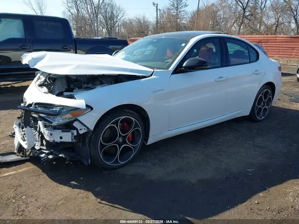 ZARFANBNXP7675181 2023 ALFA ROMEO GIULIA - Image 2