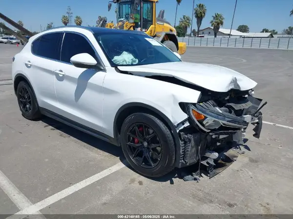 ZASFAKAN0J7B72784 2018 ALFA ROMEO STELVIO - Image 1