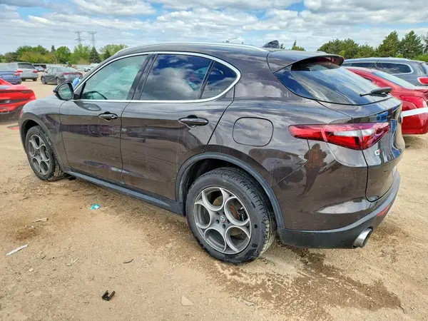 ZASFAKAN0J7C05198 2018 ALFA ROMEO STELVIO - Image 2