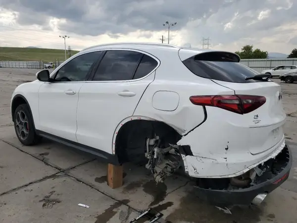 ZASFAKAN1J7B72423 2018 ALFA ROMEO STELVIO - Image 2