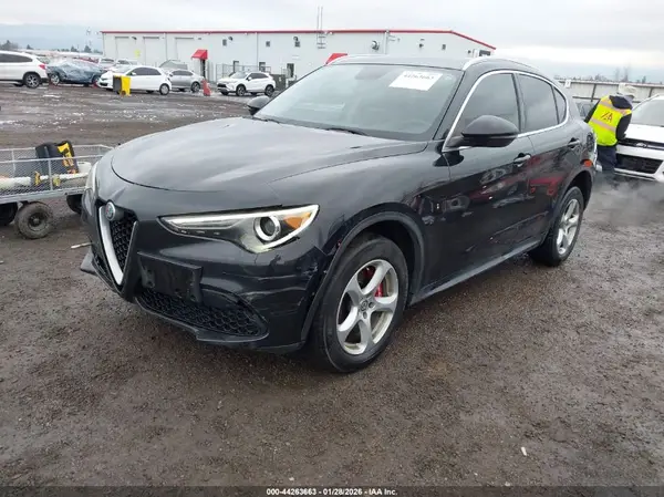 ZASFAKAN1J7B79825 2018 ALFA ROMEO STELVIO - Image 2