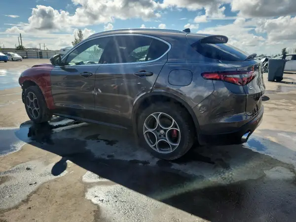 ZASFAKAN1J7C28277 2018 ALFA ROMEO STELVIO - Image 2