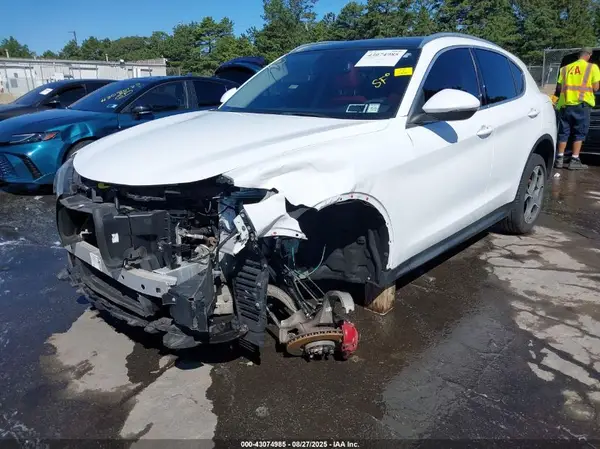 ZASFAKAN1J7C28750 2018 ALFA ROMEO STELVIO - Image 2