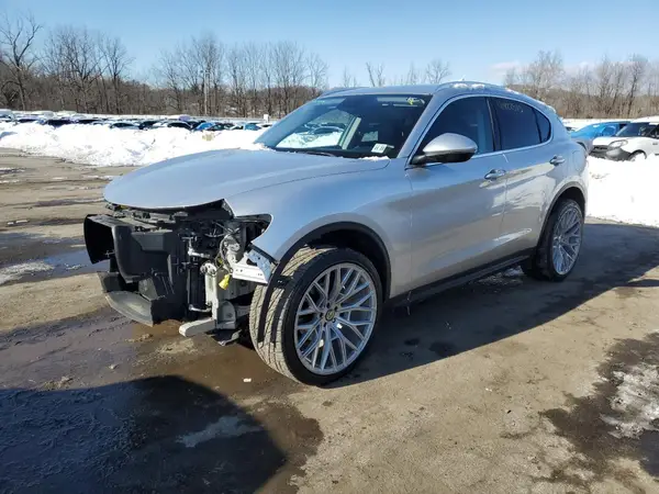 ZASFAKAN2J7B80319 2018 ALFA ROMEO STELVIO - Image 1