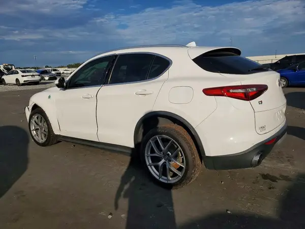 ZASFAKAN2J7B89585 2018 ALFA ROMEO STELVIO - Image 2