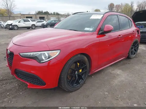 ZASFAKAN2J7B95077 2018 ALFA ROMEO STELVIO - Image 2