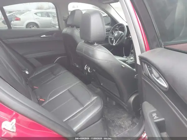 ZASFAKAN2J7B95077 2018 ALFA ROMEO STELVIO - Image 8
