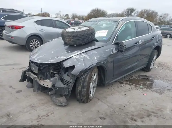 ZASFAKAN2J7C25663 2018 ALFA ROMEO STELVIO - Image 2