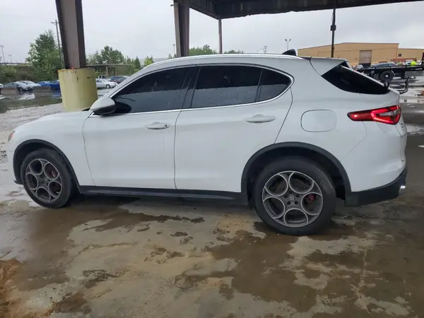 ZASFAKAN3J7B72357 2018 ALFA ROMEO STELVIO - Image 2