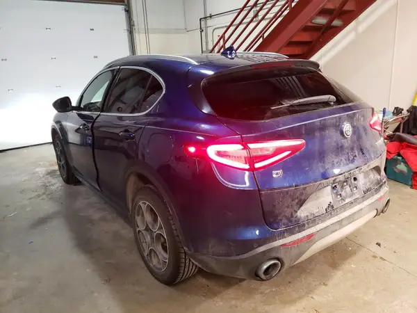 ZASFAKAN3J7B76716 2018 ALFA ROMEO STELVIO - Image 2