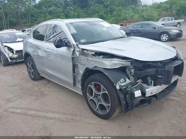 ZASFAKAN3J7B80779 2018 ALFA ROMEO STELVIO - Image 1