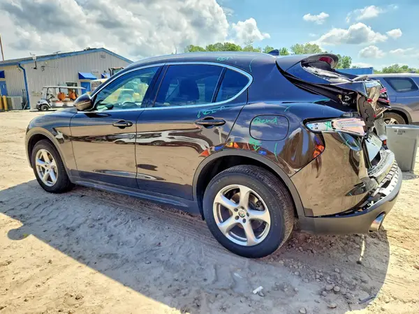 ZASFAKAN3J7B81477 2018 ALFA ROMEO STELVIO - Image 2