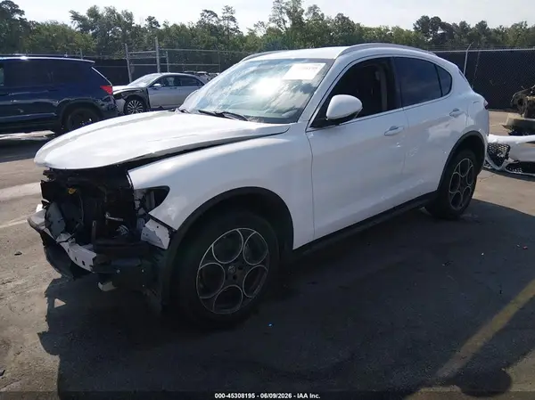 ZASFAKAN3J7B83228 2018 ALFA ROMEO STELVIO - Image 2