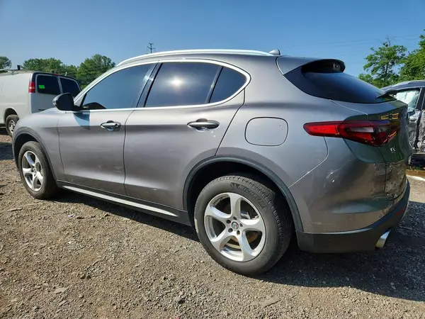ZASFAKAN3J7B96187 2018 ALFA ROMEO STELVIO - Image 2