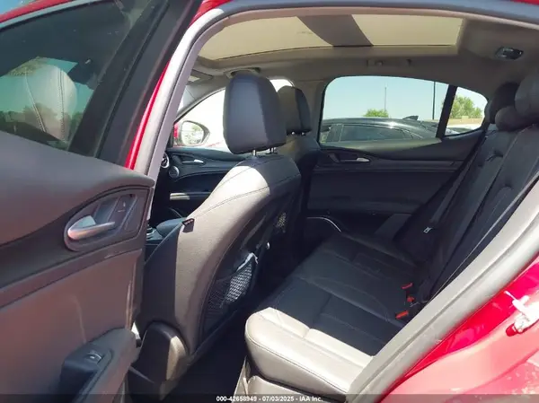 ZASFAKAN3J7B97503 2018 ALFA ROMEO STELVIO - Image 8