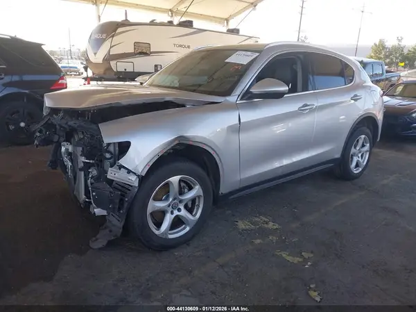 ZASFAKAN3J7C24067 2018 ALFA ROMEO STELVIO - Image 2