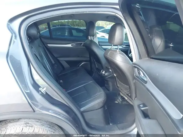 ZASFAKAN4J7B61853 2018 ALFA ROMEO STELVIO - Image 8