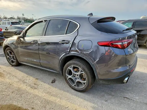 ZASFAKAN4J7B70312 2018 ALFA ROMEO STELVIO - Image 2