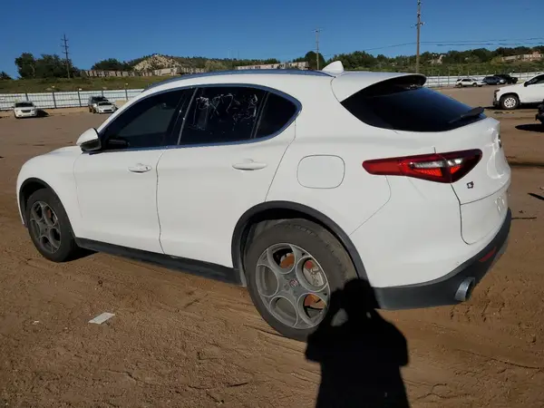 ZASFAKAN4J7B72304 2018 ALFA ROMEO STELVIO - Image 2