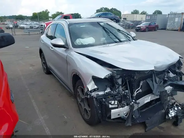 ZASFAKAN4J7B75395 2018 ALFA ROMEO STELVIO