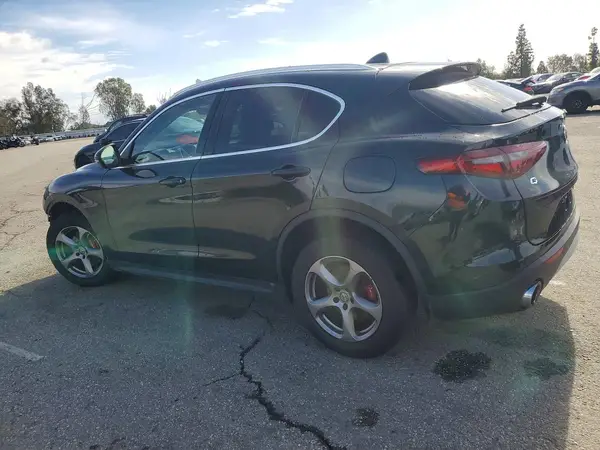 ZASFAKAN4J7B89586 2018 ALFA ROMEO STELVIO - Image 2