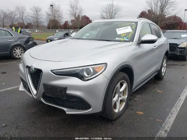 ZASFAKAN4J7C01719 2018 ALFA ROMEO STELVIO - Image 2