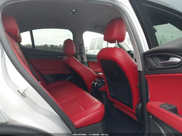 ZASFAKAN4J7C01719 2018 ALFA ROMEO STELVIO - Image 8
