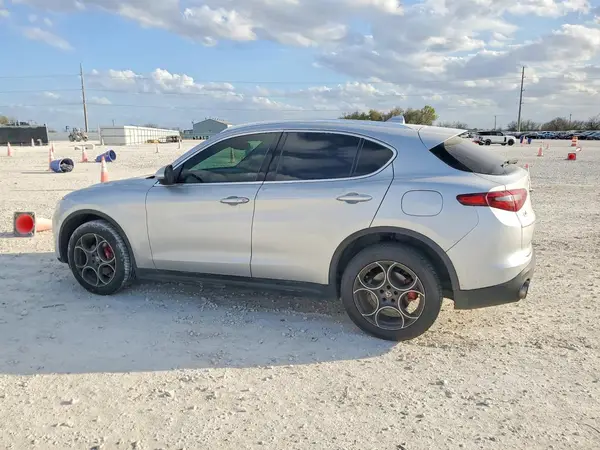 ZASFAKAN4J7C07925 2018 ALFA ROMEO STELVIO - Image 2