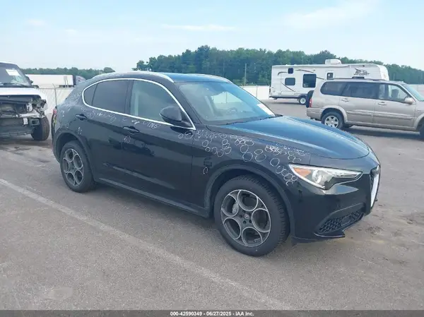 ZASFAKAN5J7B62090 2018 ALFA ROMEO STELVIO - Image 1