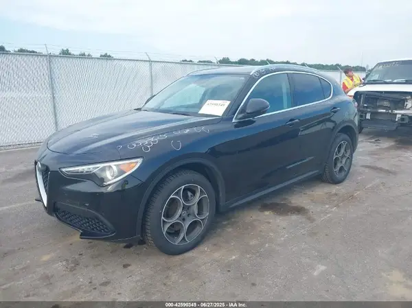 ZASFAKAN5J7B62090 2018 ALFA ROMEO STELVIO - Image 2