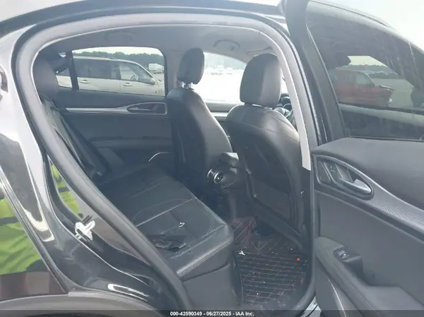 ZASFAKAN5J7B62090 2018 ALFA ROMEO STELVIO - Image 8