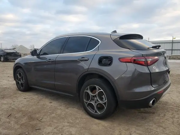 ZASFAKAN5J7B65121 2018 ALFA ROMEO STELVIO - Image 2