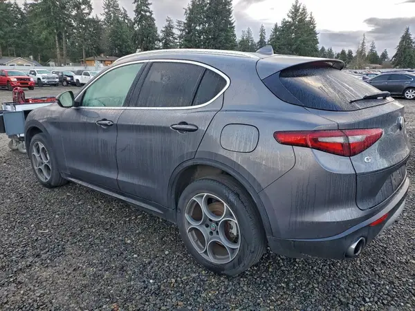 ZASFAKAN5J7B67726 2018 ALFA ROMEO STELVIO - Image 2