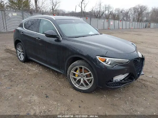 ZASFAKAN5J7B82274 2018 ALFA ROMEO STELVIO - Image 1